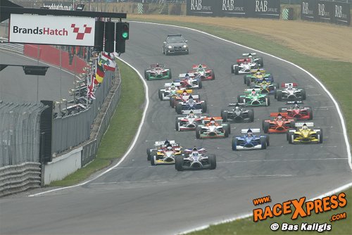 Start van de A1GP sprintrace in Brands Hatch